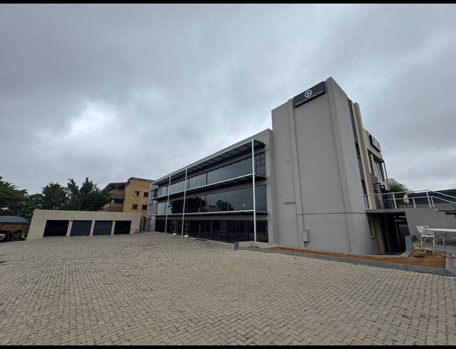 1,349M² WAREHOUSE TO LET IN WYNBERG